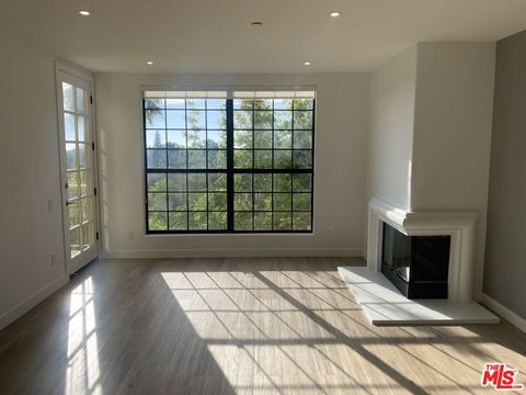 Photo of 555 S Barrington Avenue #513, Los Angeles, CA 90049 (MLS # 25628365)