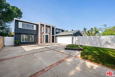 Photo of 6257 Lindley Avenue, Tarzana, CA 91335 (MLS # 26646403)