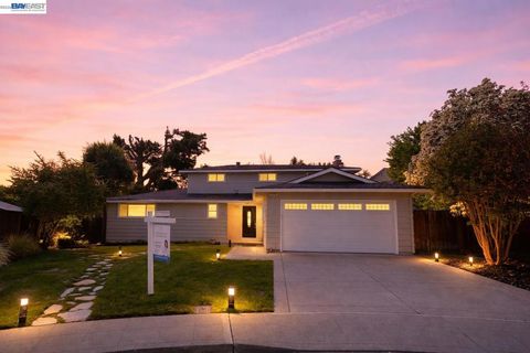 Photo of 11593 Ladera Ct, Dublin, CA 94568 (MLS # 41127336)