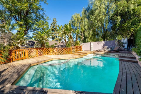 Photo of 22540 Cass Avenue, Woodland Hills, CA 91364 (MLS # SR26200998)