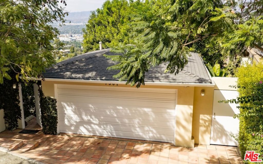 7301 Pacific View Drive