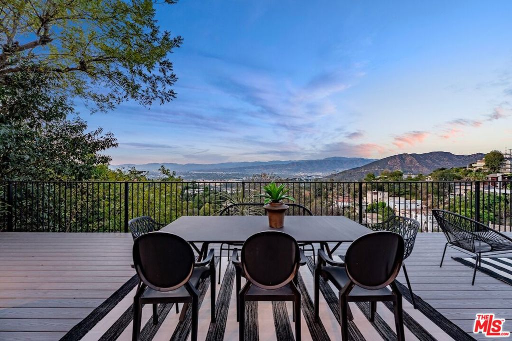 7301 Pacific View Drive