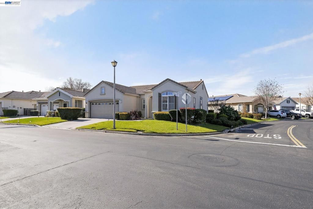 Photo of 309 Upton Pyne Dr Dr, Brentwood, CA 94513 (MLS # 41130929)