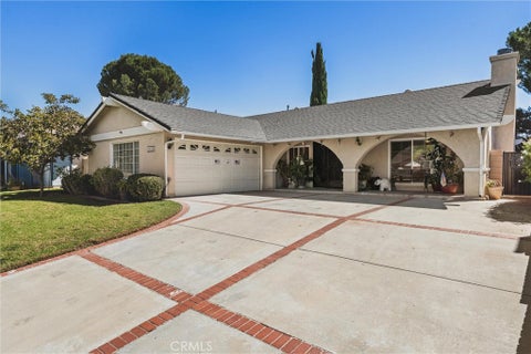 Photo of 28128 Winterdale Drive Dr, Canyon Country, CA 91387 (MLS # SR26212295)
