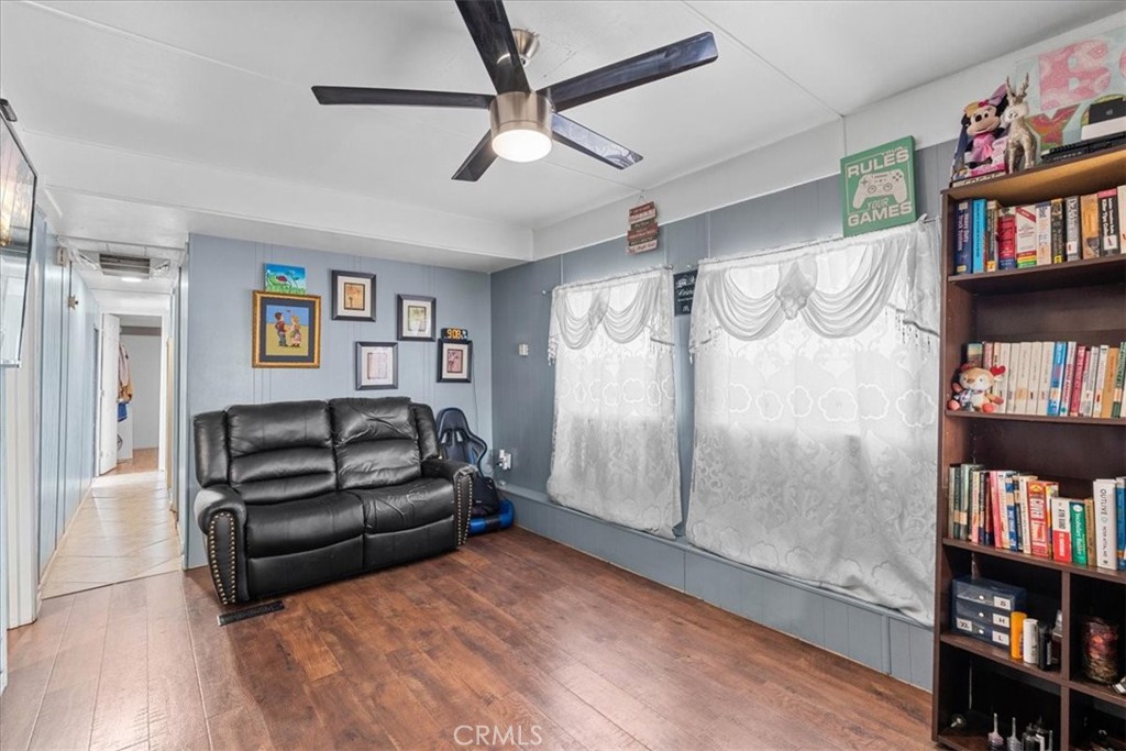 2260 W Rialto Ave 7
