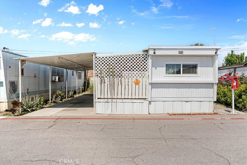 2260 W Rialto Ave 7