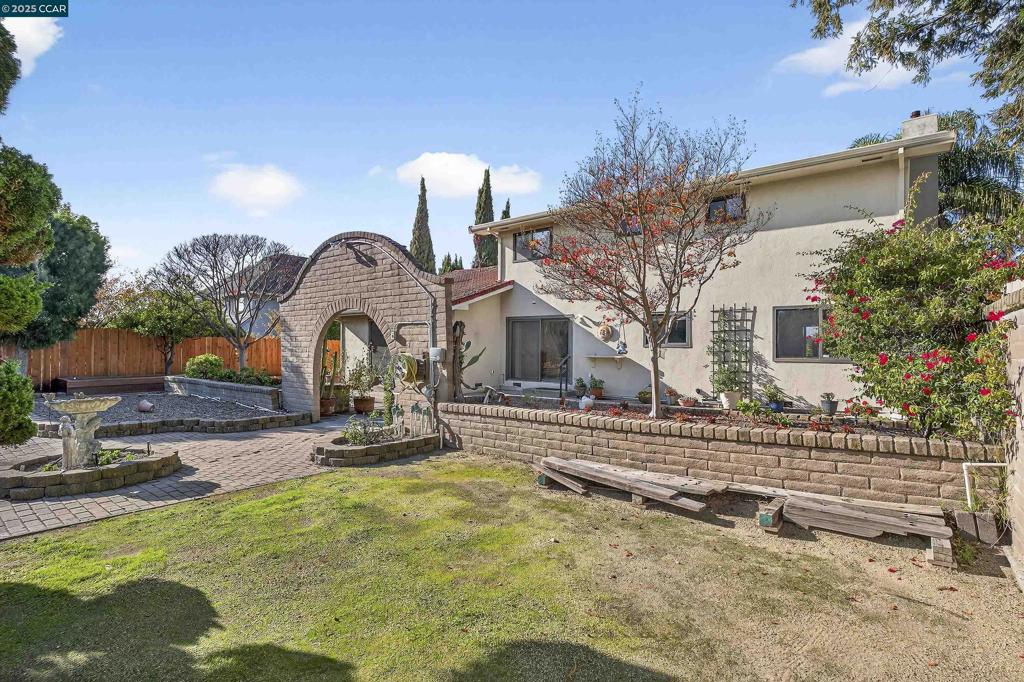 RODEO HILLS - Residential