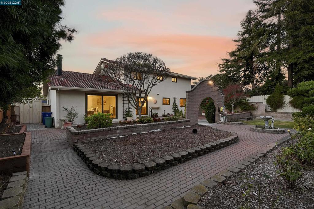 RODEO HILLS - Residential