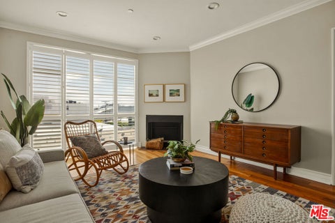 Photo of 837 N Hudson Avenue #402, Los Angeles, CA 90038 (MLS # 26852091)