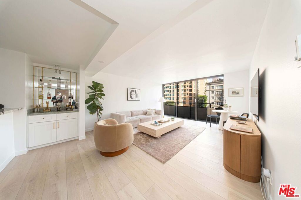 Photo of 10535 Wilshire Boulevard #401, Los Angeles, CA 90024 (MLS # 26645531)