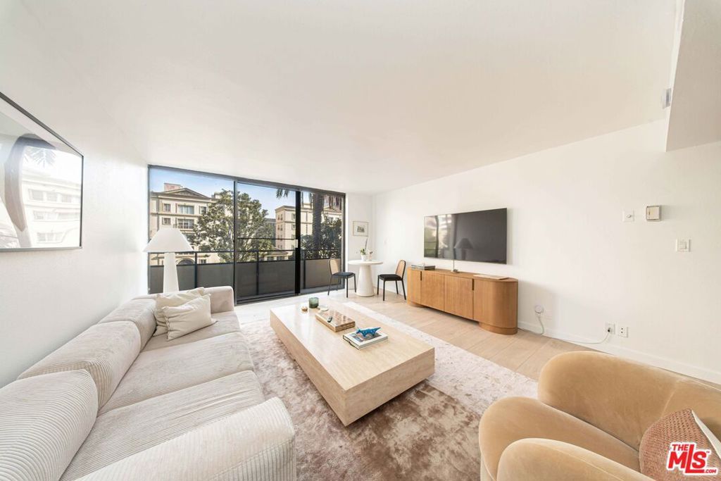 Photo of 10535 Wilshire Boulevard #401, Los Angeles, CA 90024 (MLS # 26645531)