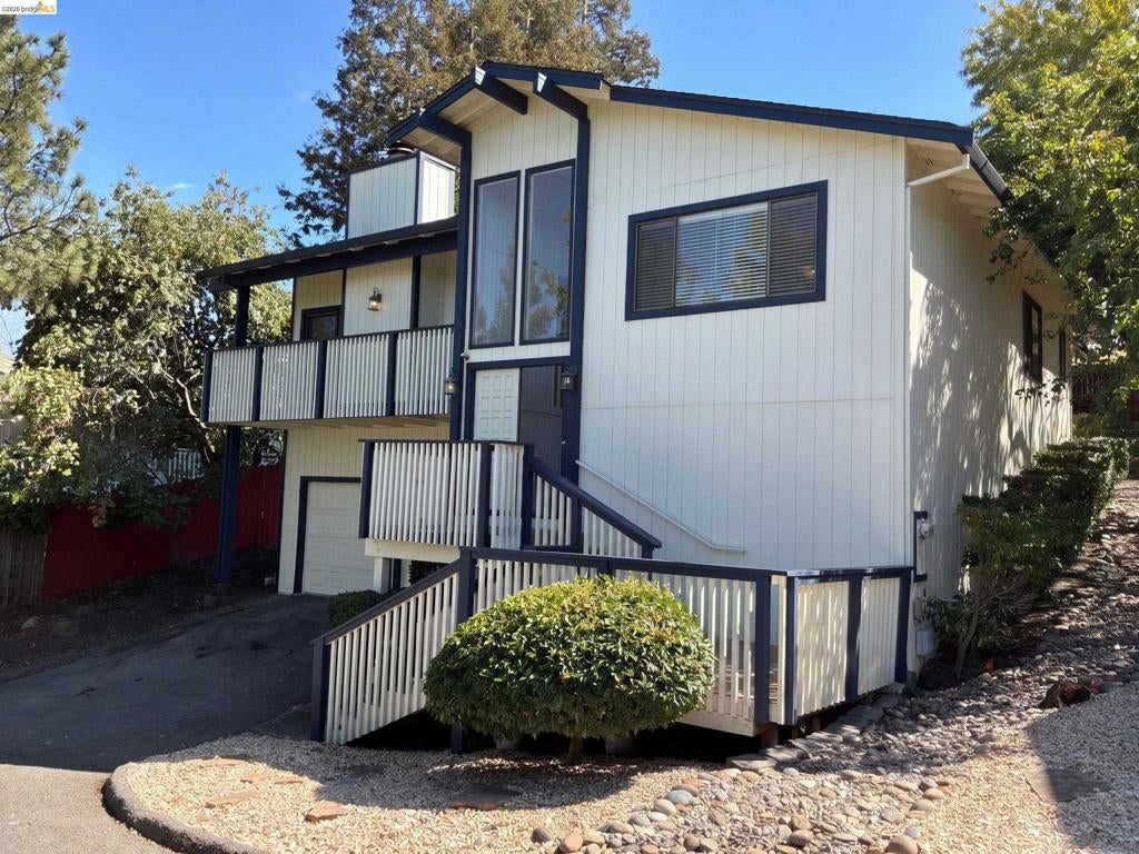Photo of 2281 Yale St ST, Martinez, CA 94553 (MLS # 41147691)