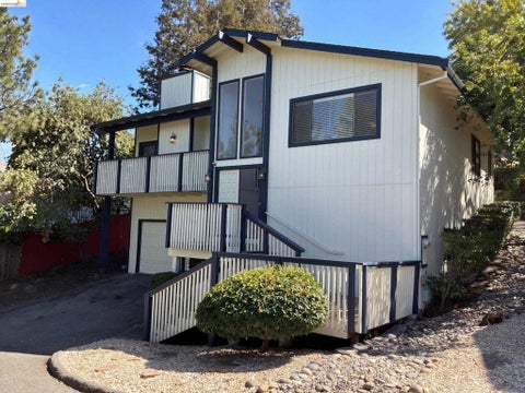 Photo of 2281 Yale St ST, Martinez, CA 94553 (MLS # 41147691)