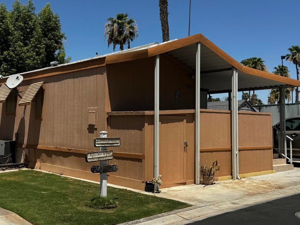 84136 Avenue 44 241