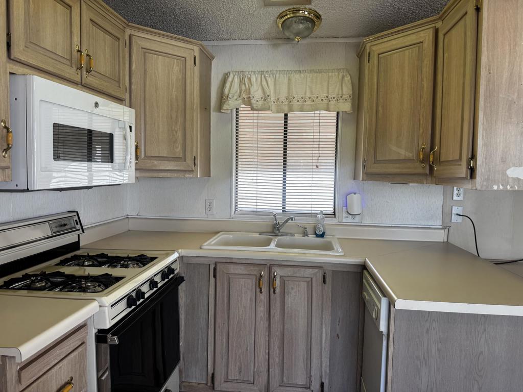 84136 Avenue 44 241