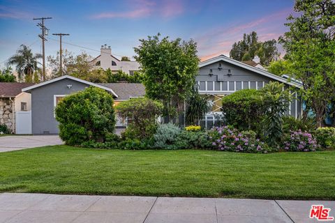 Photo of 14346 Killion Street, Sherman Oaks, CA 91401 (MLS # 26673607)