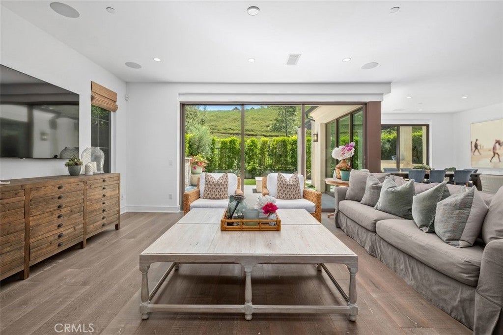 100 Della, Irvine CA 92602 - Photo 11