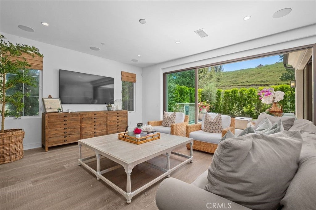 100 Della, Irvine CA 92602 - Photo 10