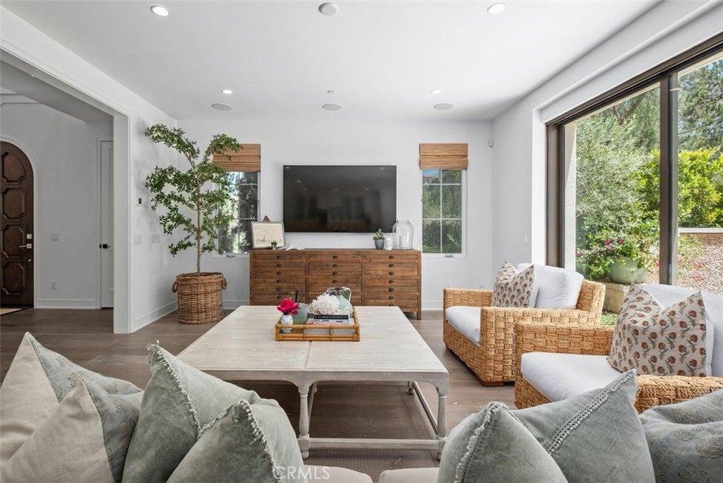 100 Della, Irvine CA 92602 - Photo 12