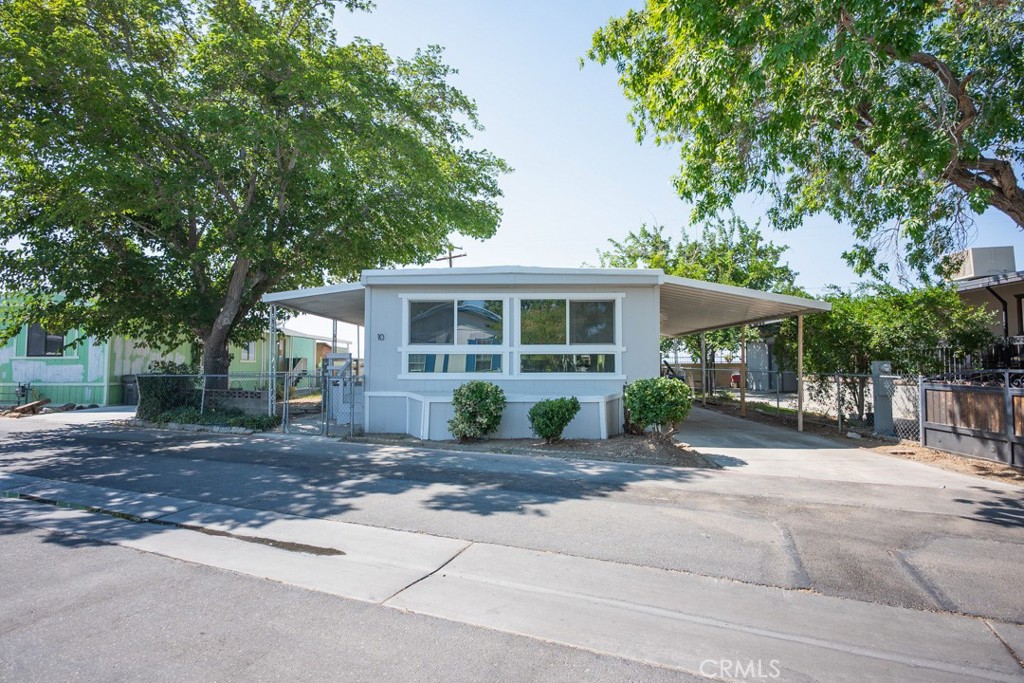 Welcome to this beautifully remodeled home in the desirable Brierwood Estates community! This spacious mobile home has been thoughtfully updated throughout, featuring a brand new mini-split energy-efficient cooling and heating system, new laminate flooring and carpet, and a sleek kitchen with quartz countertops, soft-close cabinets, a custom spice rack, new gas range, and garbage disposal. The bathrooms have been upgraded with new tile, toilets, sinks, and modern fixtures. Enjoy the comfort of fresh interior and exterior paint, new lighting fixtures, and PEX-A plumbing for added peace of mind. The Solar Reflective Latex Shield applied to the roof helps with energy efficiency. Sitting on an oversized lot with no rear neighbors, this home offers privacy and space?perfect for entertaining or relaxing outdoors. Move-in ready and waiting for its new owner!