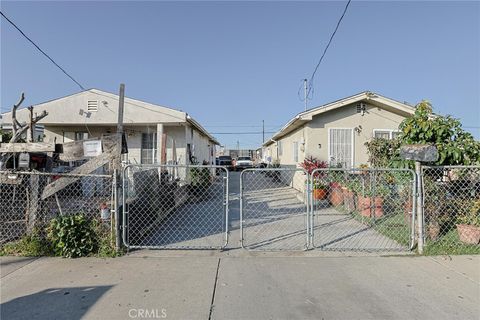 Photo of 1831 W 3rd St, Santa Ana, CA 92703 (MLS # PW26101631)