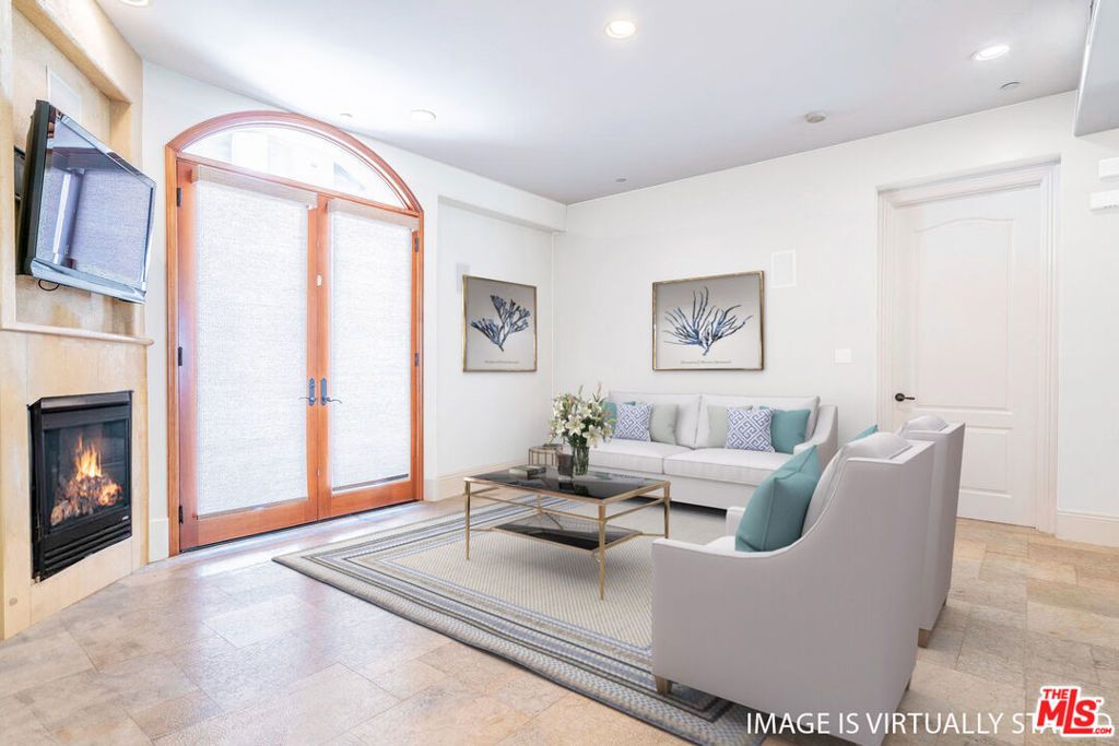 Photo of 16123 W Sunset Boulevard #305, Pacific Palisades, CA 90272 (MLS # 25602883)