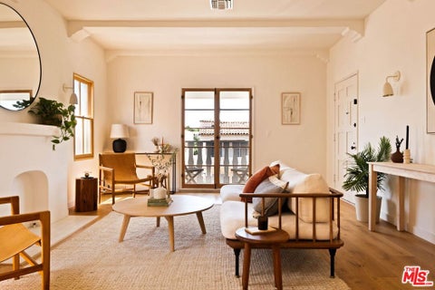 Photo of 346 1/2 N Gardner Street, Los Angeles, CA 90036 (MLS # 26875969)