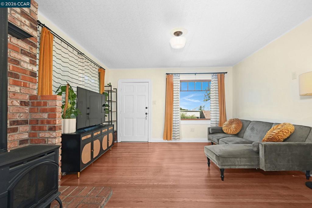 425 Bay St