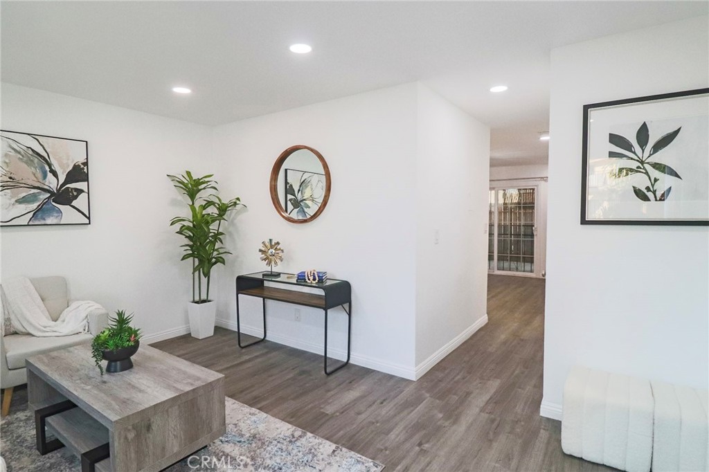 1602 N King Street E1