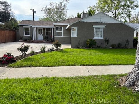 6923 Enfield Reseda CA 91335