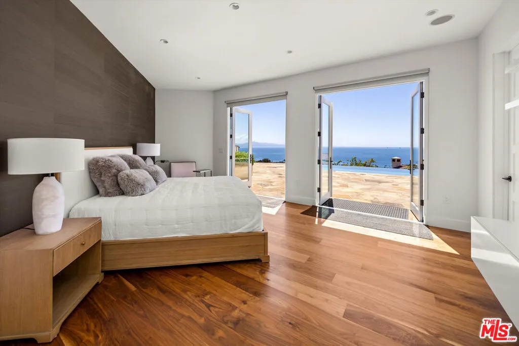 Santa Barbara, California 93109, United States, 4 Bedrooms Bedrooms, ,5 BathroomsBathrooms,Residential,Pending,134766