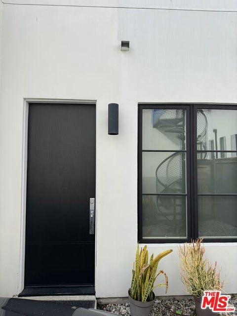 Photo of 1009 Palms Boulevard, Los Angeles, CA 90291 (MLS # 26985015)