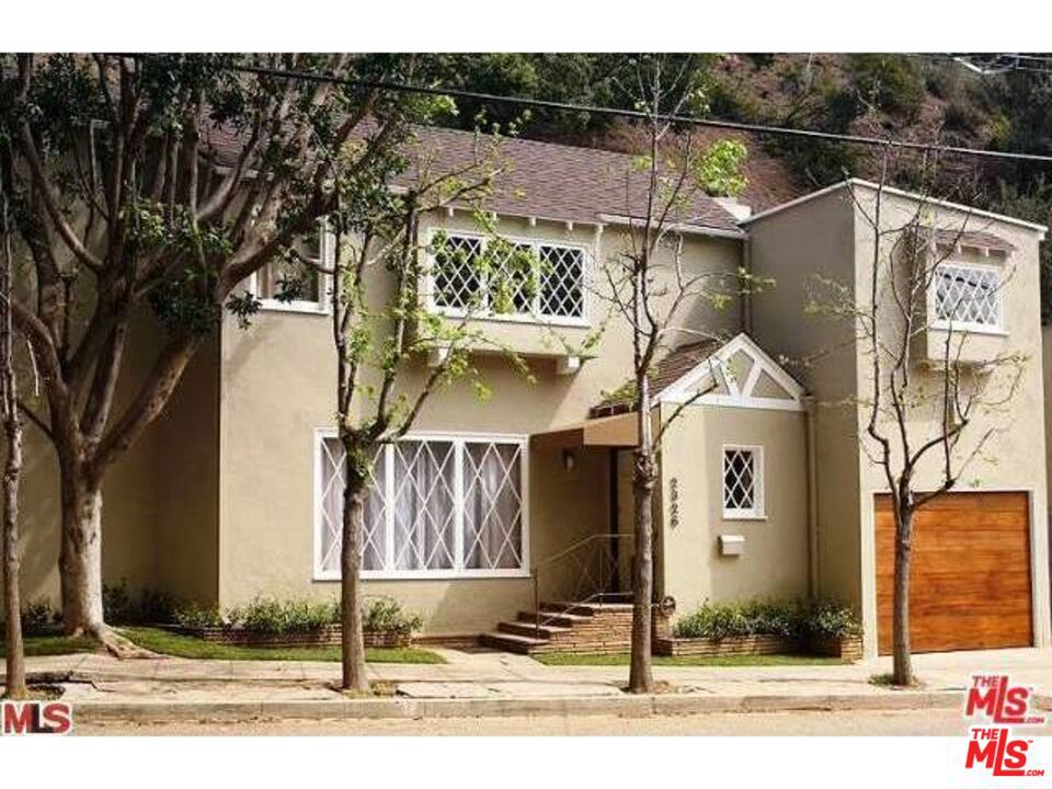 A warm character exterior leads to a lovely traditional/contemporary home. The open floor plan has abundant natural light with an excellent indoor-outdoor flow on both levels. Beautifully remodeled kitchen and baths with high end finishes; stainless steel appliances, travertine/limestone/bamboo flooring. Private patio and upper sun deck for outdoor entertaining. Perfectly located in a great neighborhood, a short stroll to Griffith Park and the restaurants and shopping on Franklin Avenue. DO NOT DISTURB OCCUPANTS.