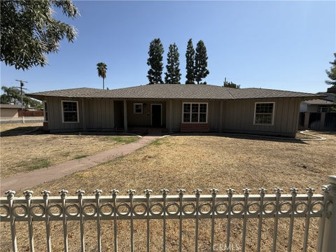 Photo of 916 Oak Avenue, Wasco, CA 93280 (MLS # SR26207372)
