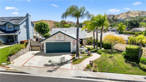 Photo of 28924 Raintree Lane, Saugus, CA 91390 (MLS # SR26126050)