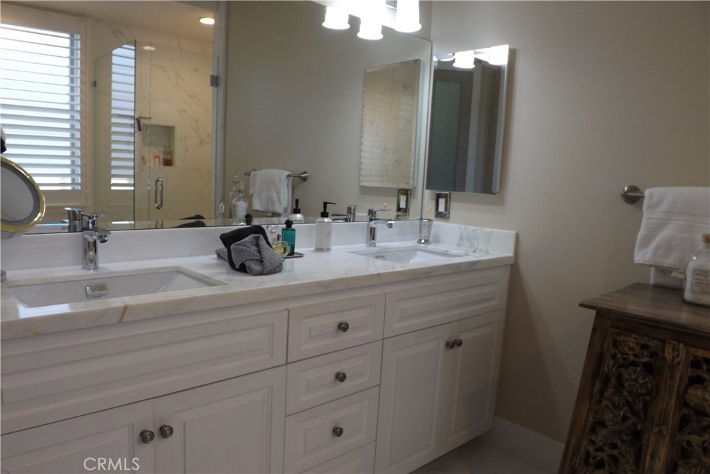 Corona del Mar North of PCH (CNHW) - Residential