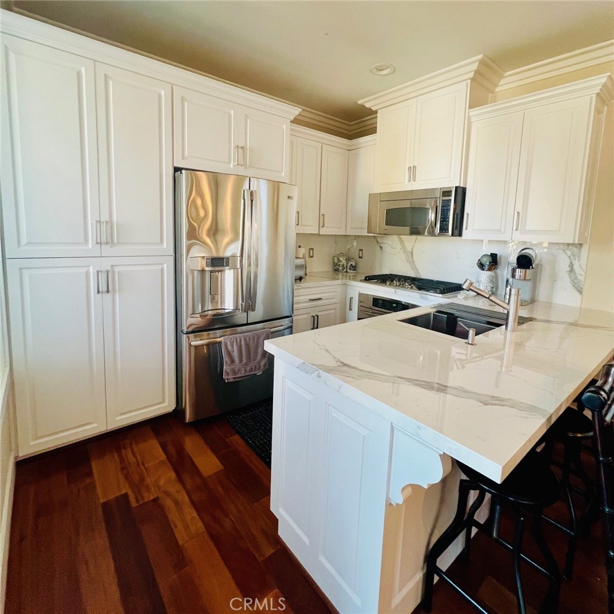 Corona del Mar North of PCH (CNHW) - Residential