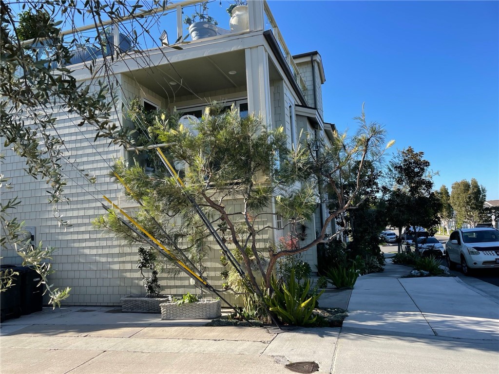 Corona del Mar North of PCH (CNHW) - Residential