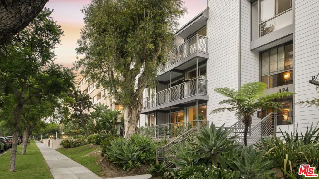 424 N Palm Drive 101