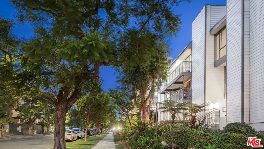 424 N Palm Drive 101