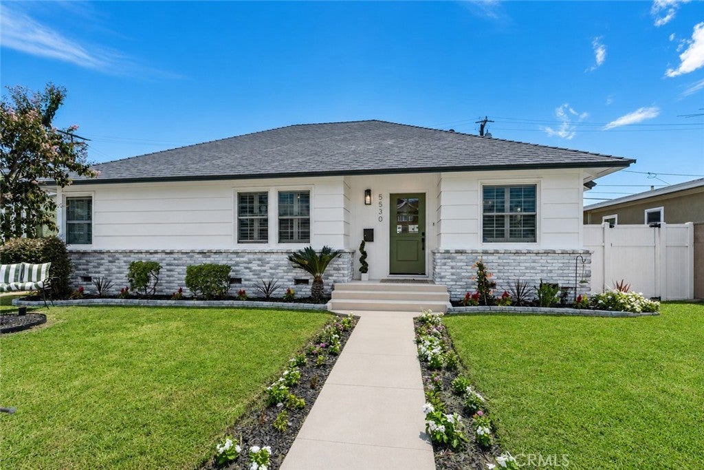 5530 E Pageantry