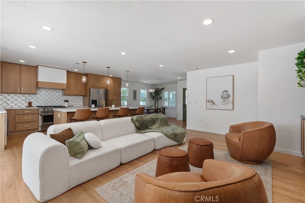5530 E Pageantry