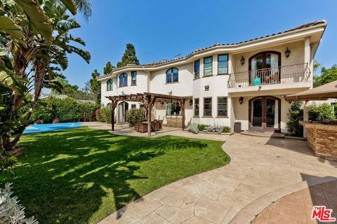 Photo of 6127 Rhodes Avenue, North Hollywood, CA 91606 (MLS # 25630905)