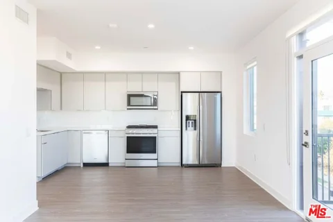 MLS: 26984845