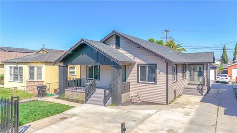 Photo of 205 W 98th St, Los Angeles, CA 90003 (MLS # DW26106382)