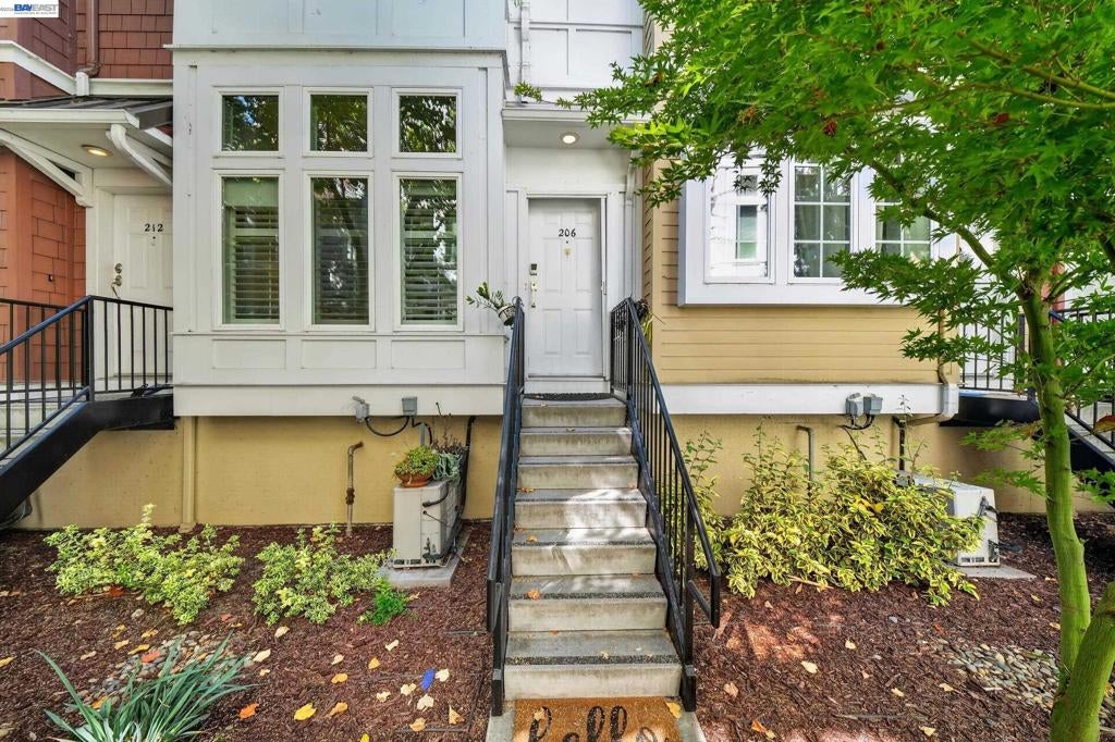Photo of 206 Grayson Ter TER, San Jose, CA 95126 (MLS # 41147707)