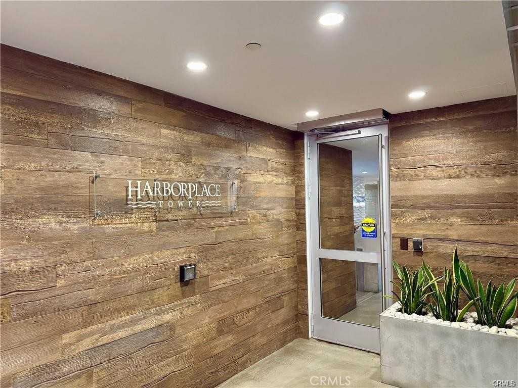 Downtown (DT) - Residential Lease