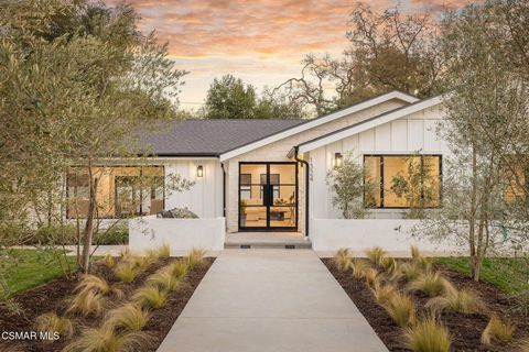 Photo of 1324 La Granada Drive, Thousand Oaks, CA 91362 (MLS # 225005950)