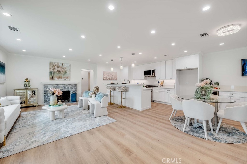 4705 Whitewood