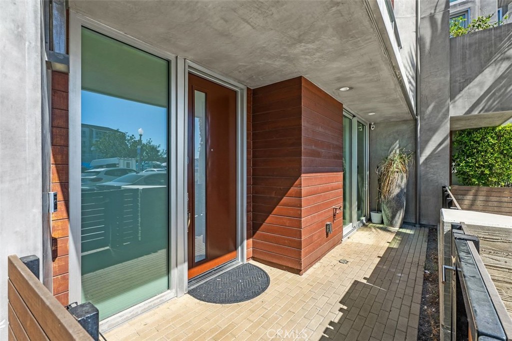 3306 Via Oporto